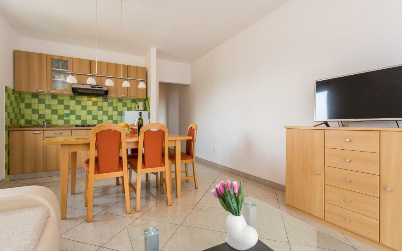 Apartments Kraljic I Башка Екстер'єр фото