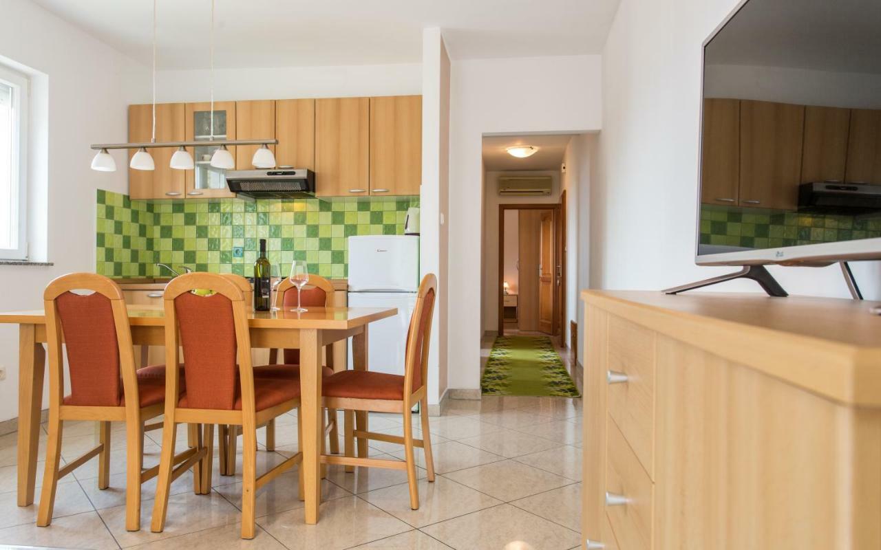 Apartments Kraljic I Башка Екстер'єр фото